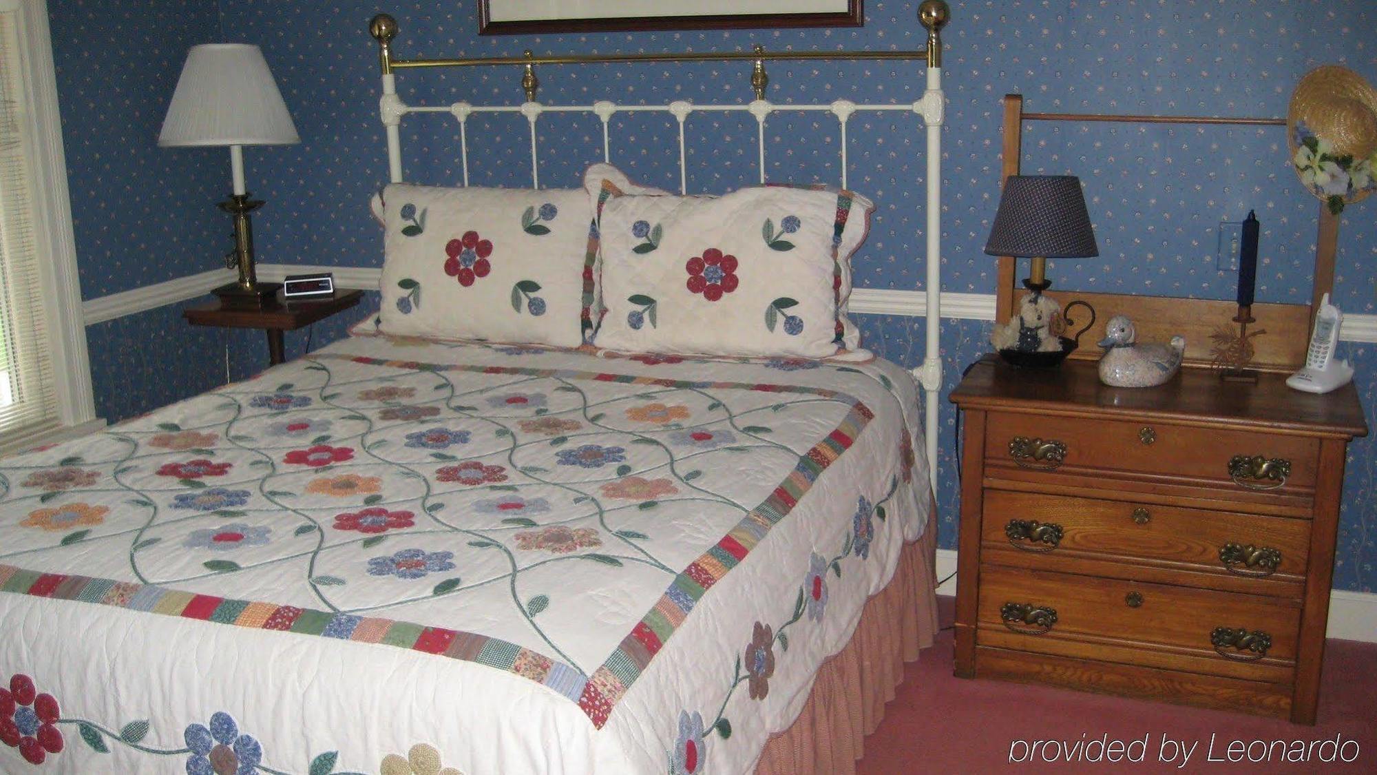 Water Street Inn Boyne City Habitación foto